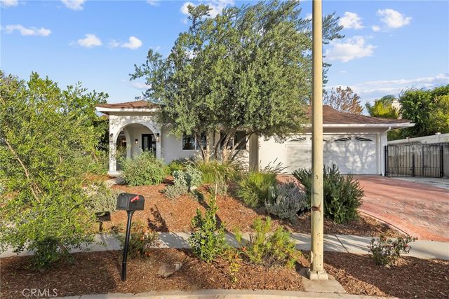 10000 Amestoy Avenue, Northridge, CA 91325