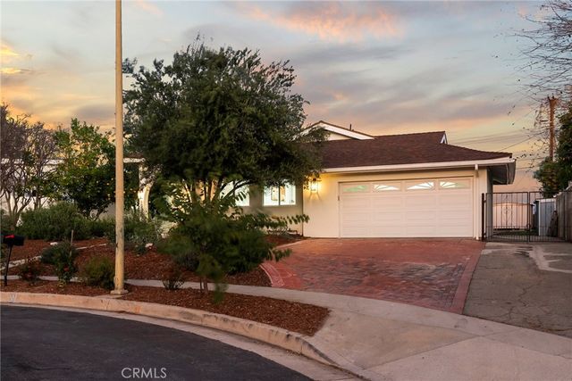 10000 Amestoy Avenue, Northridge, CA 91325