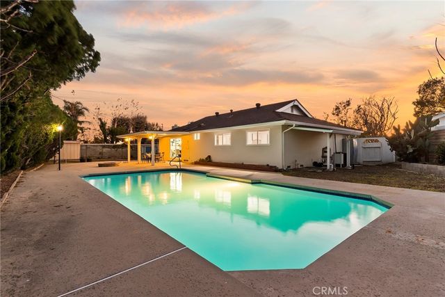 10000 Amestoy Avenue, Northridge, CA 91325