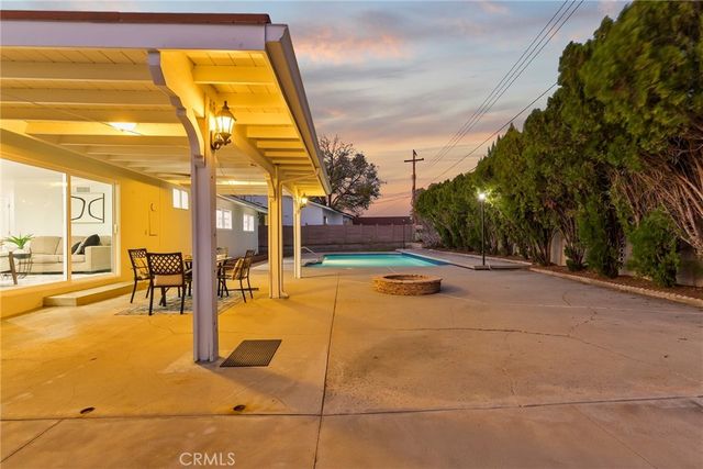 10000 Amestoy Avenue, Northridge, CA 91325