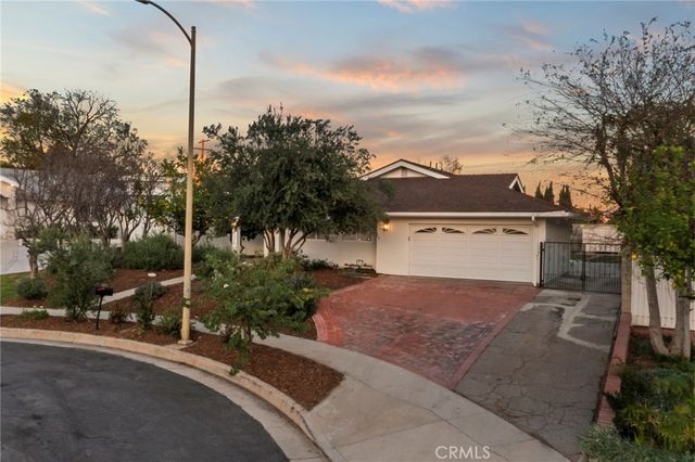 10000 Amestoy Avenue, Northridge, CA 91325