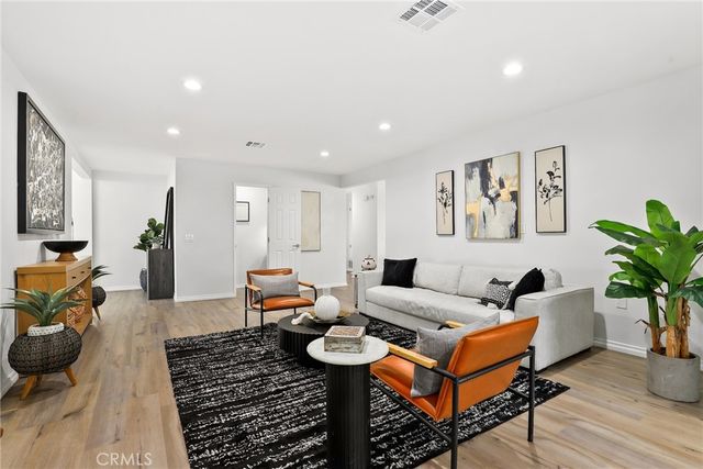 10000 Amestoy Avenue, Northridge, CA 91325