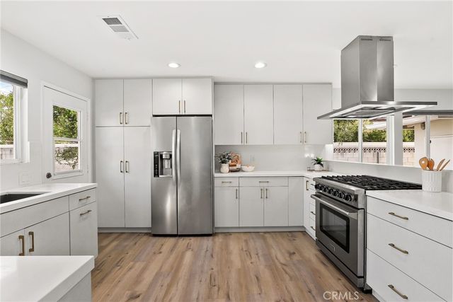 10000 Amestoy Avenue, Northridge, CA 91325