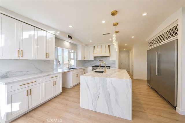 21765 Ybarra, Los Angeles, CA 91364