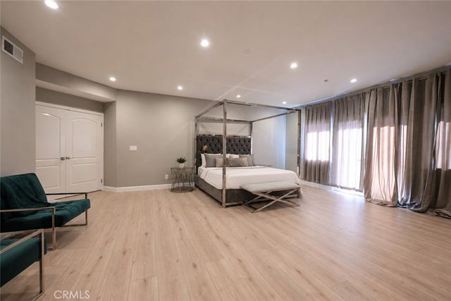 21765 Ybarra, Los Angeles, CA 91364