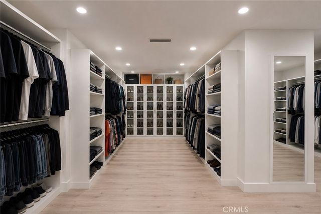 21765 Ybarra, Los Angeles, CA 91364