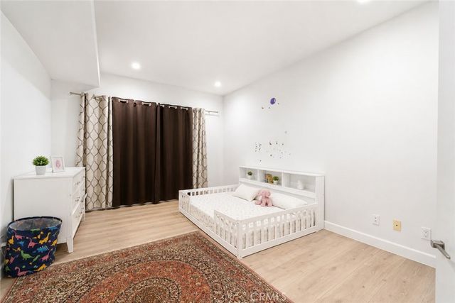 21765 Ybarra, Los Angeles, CA 91364