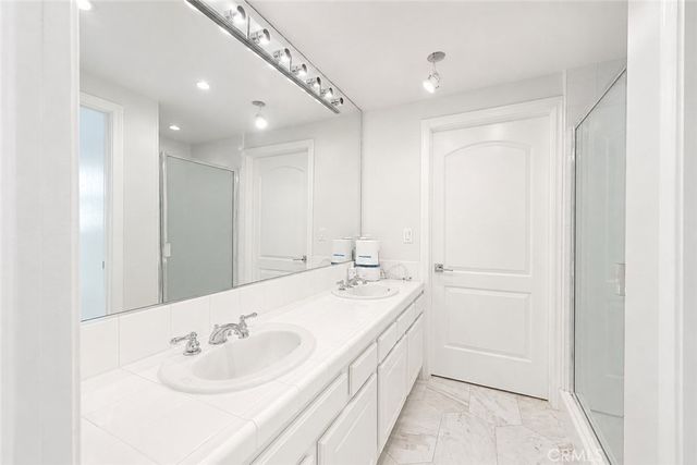 21765 Ybarra, Los Angeles, CA 91364
