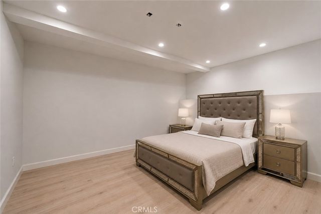 21765 Ybarra, Los Angeles, CA 91364