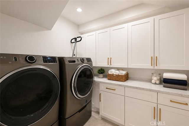 21765 Ybarra, Los Angeles, CA 91364