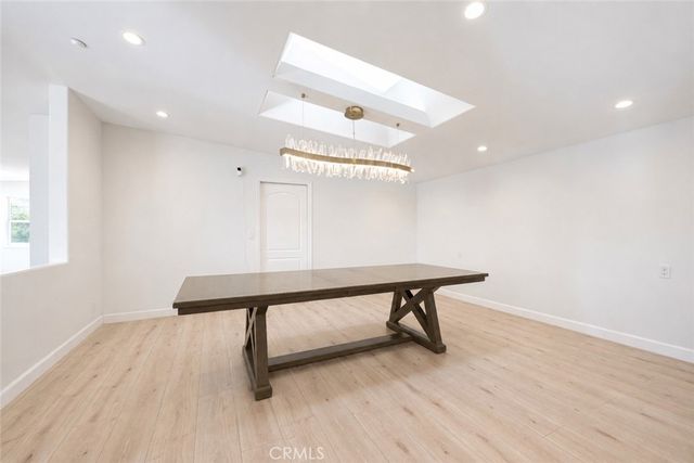 21765 Ybarra, Los Angeles, CA 91364