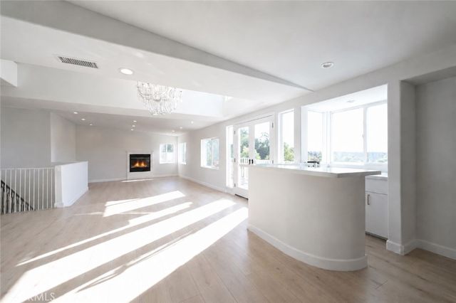 21765 Ybarra, Los Angeles, CA 91364