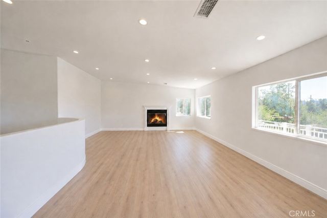 21765 Ybarra, Los Angeles, CA 91364