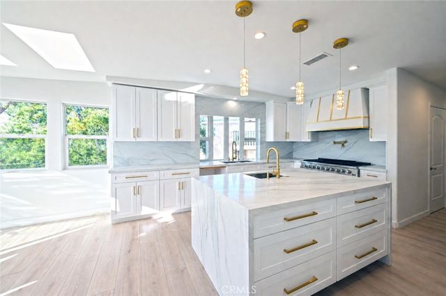 21765 Ybarra, Los Angeles, CA 91364