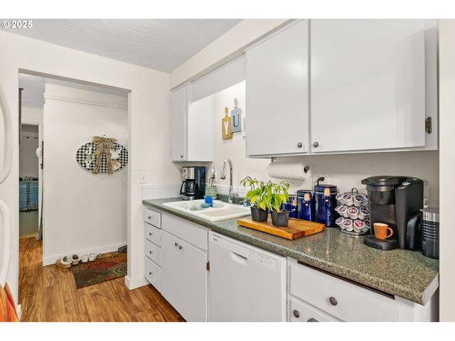 1147 W 11TH Aly, Eugene, OR 97402