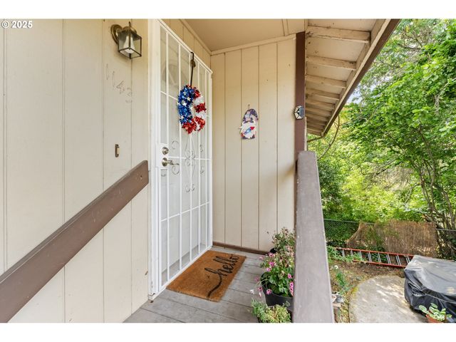 1147 W 11TH Aly, Eugene, OR 97402