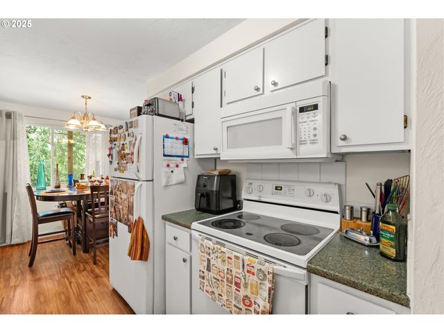 1147 W 11TH Aly, Eugene, OR 97402