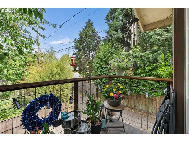 1147 W 11TH Aly, Eugene, OR 97402