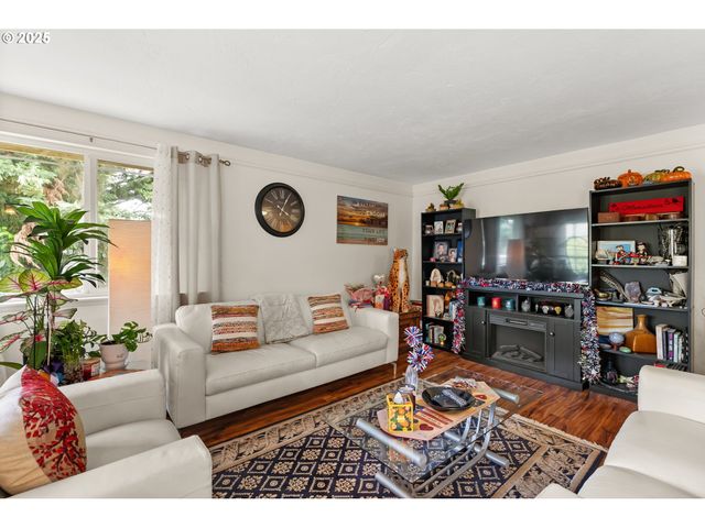 1147 W 11TH Aly, Eugene, OR 97402