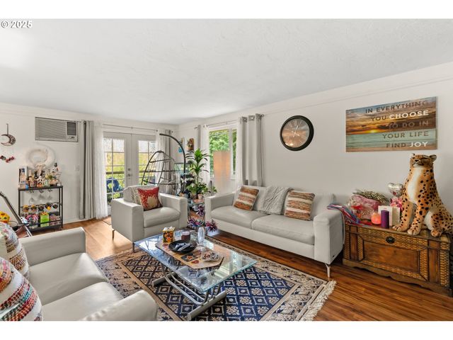 1147 W 11TH Aly, Eugene, OR 97402