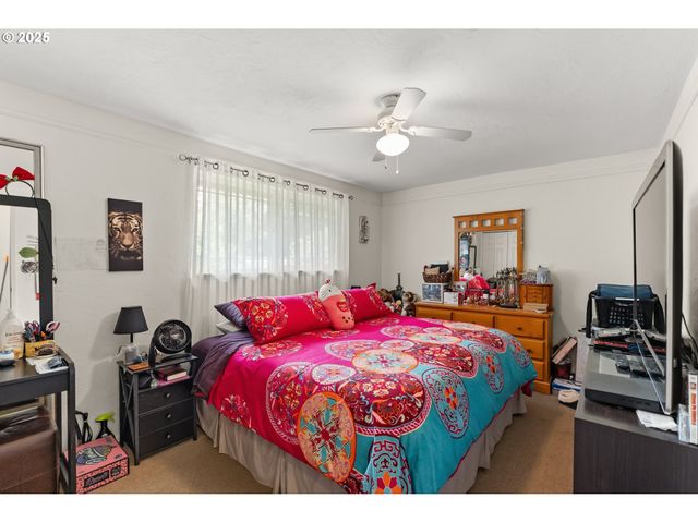 1147 W 11TH Aly, Eugene, OR 97402
