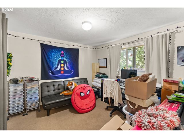 1147 W 11TH Aly, Eugene, OR 97402