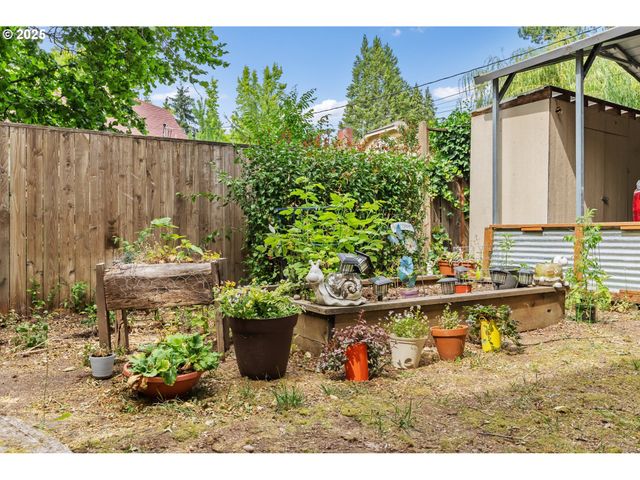 1147 W 11TH Aly, Eugene, OR 97402