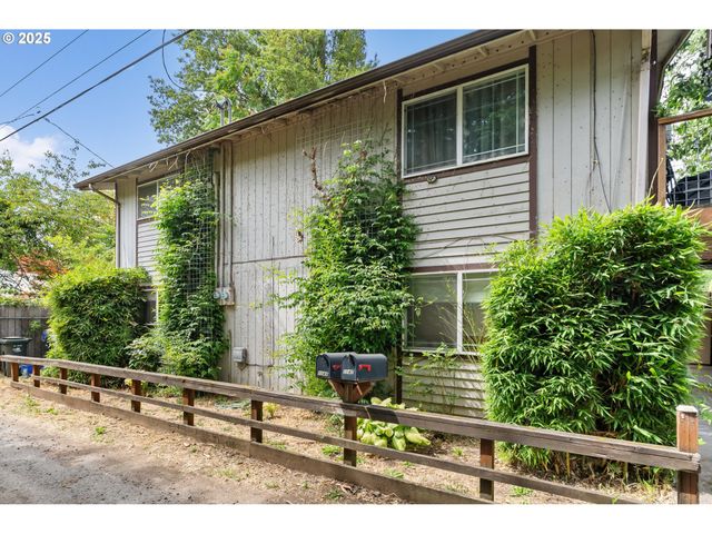 1147 W 11TH Aly, Eugene, OR 97402