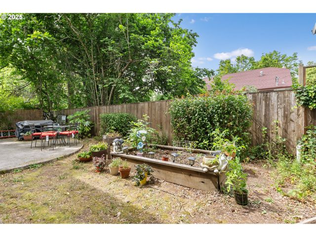 1147 W 11TH Aly, Eugene, OR 97402