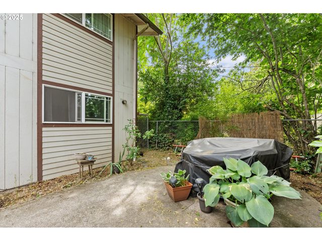 1147 W 11TH Aly, Eugene, OR 97402