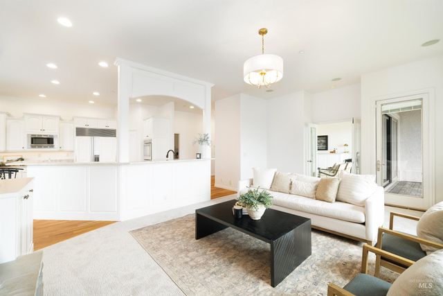 3757 W Quail Hollow Ct, Boise, ID 83703