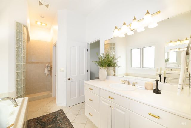 3757 W Quail Hollow Ct, Boise, ID 83703