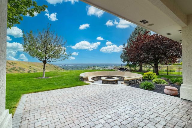 3757 W Quail Hollow Ct, Boise, ID 83703