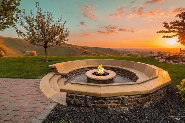 3757 W Quail Hollow Ct, Boise, ID 83703