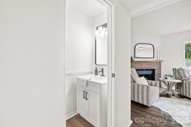 8254 Knights Bridge Road, Charlotte, NC 28210