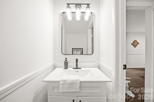 8254 Knights Bridge Road, Charlotte, NC 28210
