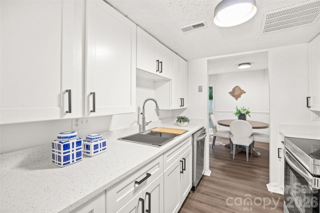 8254 Knights Bridge Road, Charlotte, NC 28210
