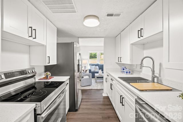8254 Knights Bridge Road, Charlotte, NC 28210