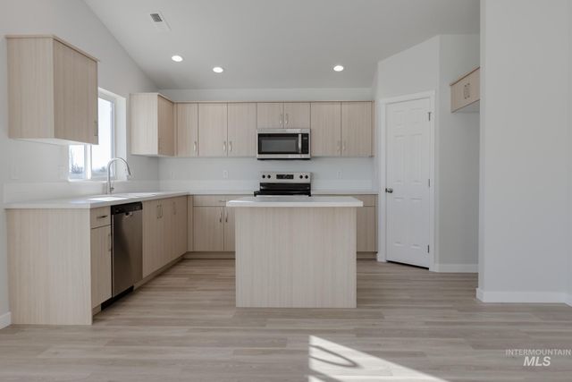 3607 E Jamestown Dr, Nampa, ID 83686