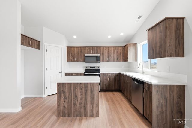 3607 E Jamestown Dr, Nampa, ID 83686