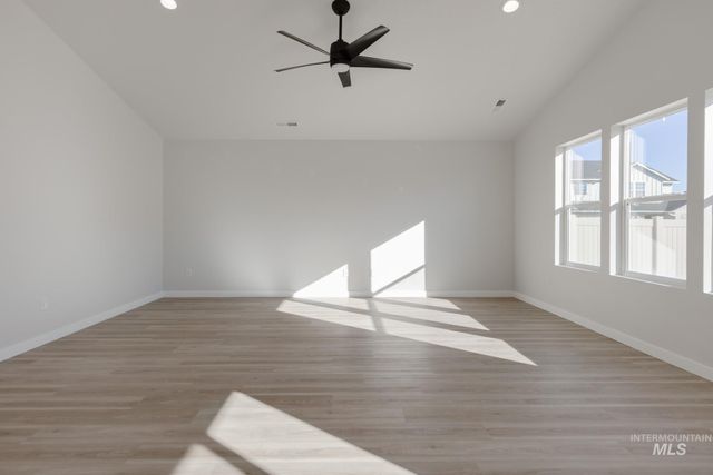 3607 E Jamestown Dr, Nampa, ID 83686