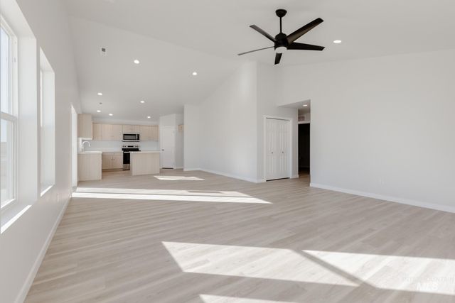 3607 E Jamestown Dr, Nampa, ID 83686