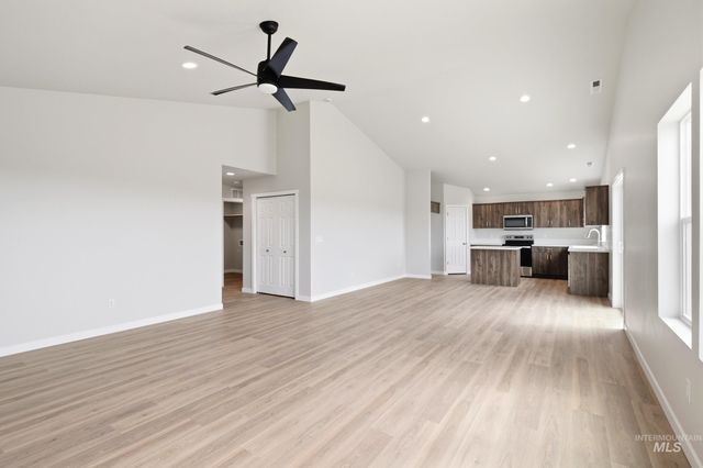 3607 E Jamestown Dr, Nampa, ID 83686