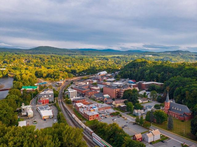 15 Railroad Row 2C1, Hartford, VT 05001