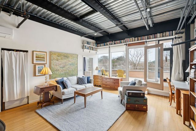 15 Railroad Row 2C1, Hartford, VT 05001