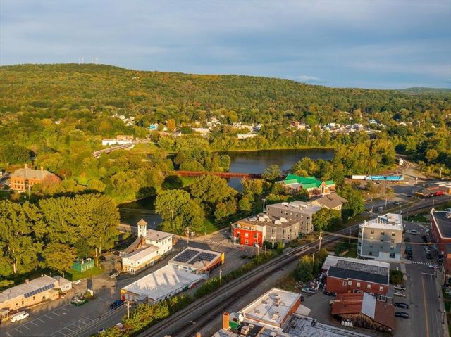 15 Railroad Row 2C1, Hartford, VT 05001