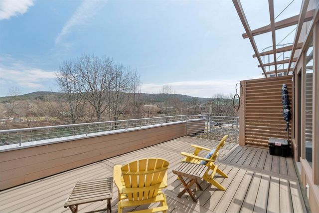 15 Railroad Row 2C1, Hartford, VT 05001