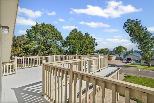2424 Shoreview Drive, Cleburne, TX 76033