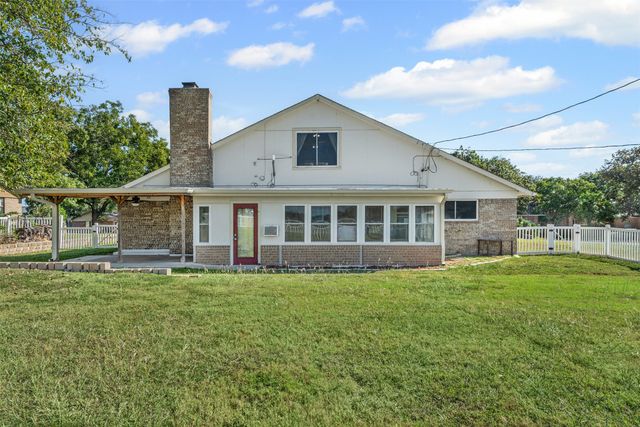 2424 Shoreview Drive, Cleburne, TX 76033