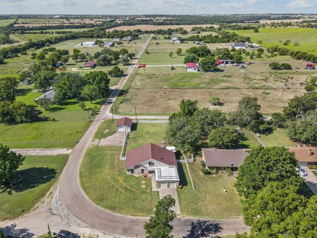 2424 Shoreview Drive, Cleburne, TX 76033
